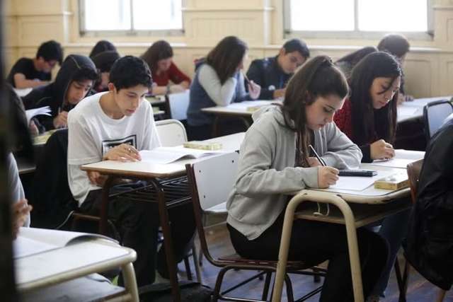 IA y educación: ¿rivales, socios o expresión de la crisis mundial?