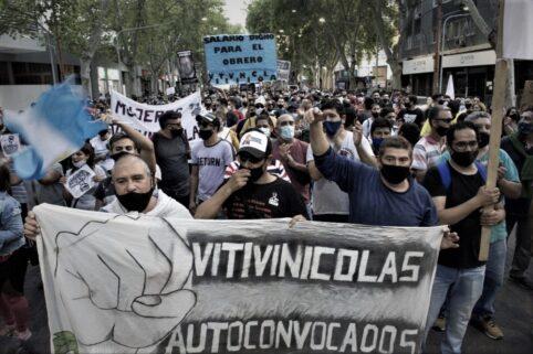 marcha de obreros vitivinícolas en Mendoza