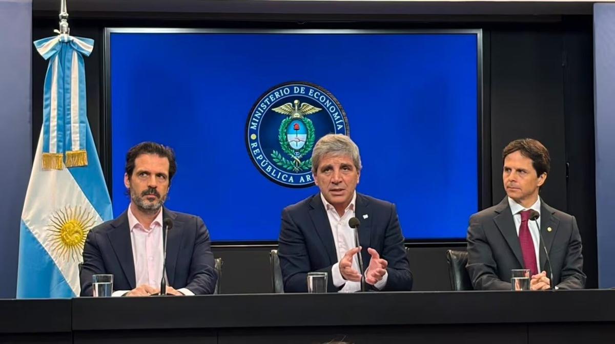 Ante el pico de morosidad, Milei y Caputo salen a dar garantías... a los bancos y Galperin
