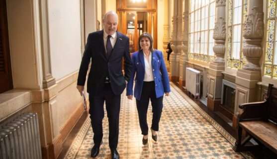 Milei negocia para aprobar la ley de entrega de tierra y los bienes naturales al capital extranjero