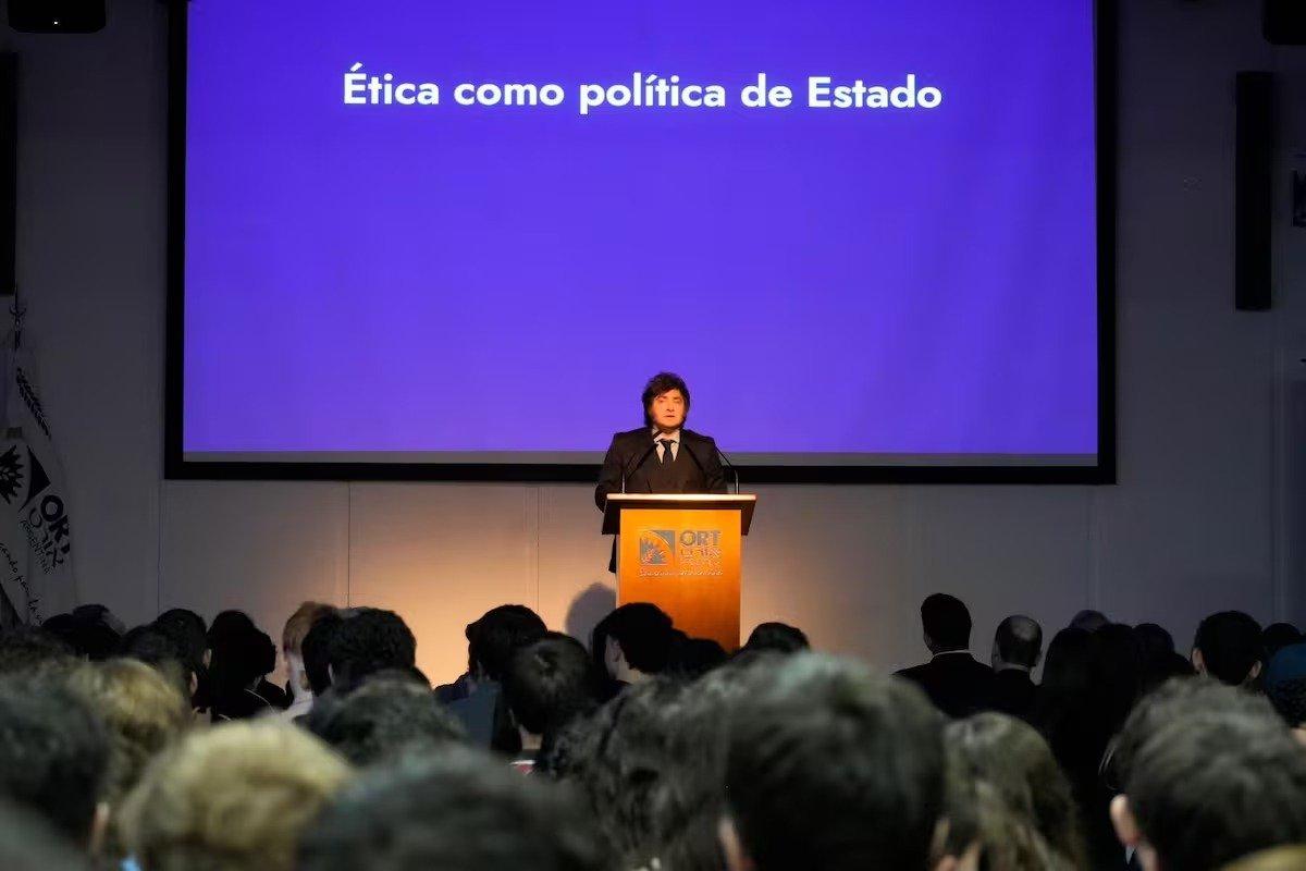 Milei llevó su cruzada oscurantista y antimarxista a las aulas de la ORT