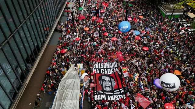Derrotar a Bolsonaro en las calles y en las urnas