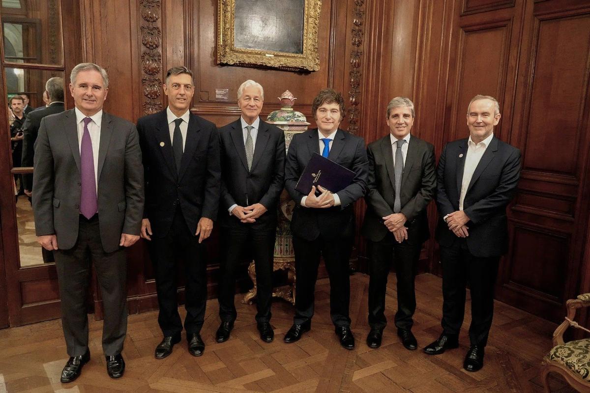 Milei quiere negar la recesión que registra el Indec, pero lo deschava el JP Morgan