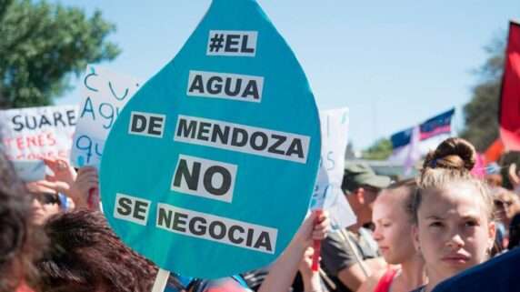Abrazo de Cuenca: Mendoza y La Pampa se unen en defensa del agua y contra el saqueo ambiental