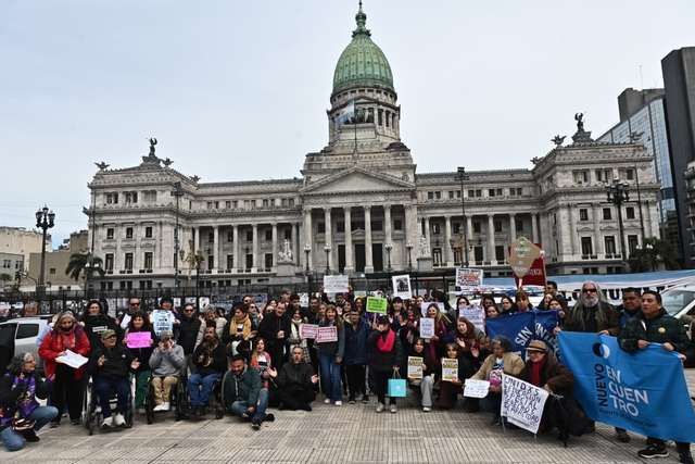 La bronca sigue y la lucha también