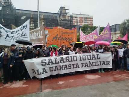 Parazo nacional docente derrotó la esencialidad antihuelga de Milei y Pettovello