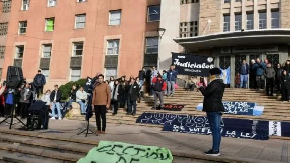 los-judiciales-de-mendoza-reaniman-la-lucha-por-el-salario los-judiciales-de-mendoza-reaniman-la-lucha-por-el-salario