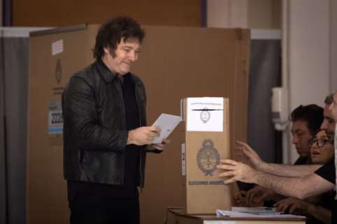 Milei hace trampa para su reelección